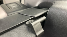 Land Rover Discovery 3.0 D300 Dynamic SE 5dr Auto Diesel Station Wagon